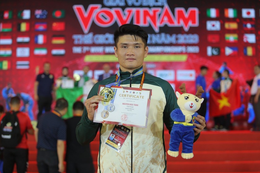Vận động viên Nguyễn Hữu Toàn giành Huy chương Vàng thế giới môn Vovinam