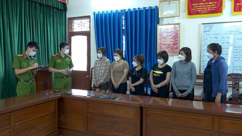 Hình ảnh các đối tượng tại cơ quan điều tra tỉnh Ninh Bình.