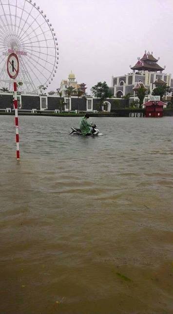 Mưa lớn, nhiều tuyến đường ở Đà Nẵng bị ngập