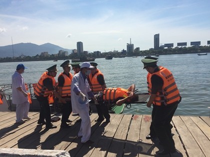 Diễn tập cứu hộ cứu nạn trên sông Hàn
