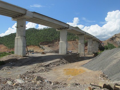 Cầu cao tốc La Sơn- Túy Loan bị sự cố sập gãy 3 dầm