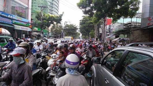 Cảnh kẹt xe lần đầu tiên xảy ra tại Đà Nẵng do chăn đường thi công hầm chui