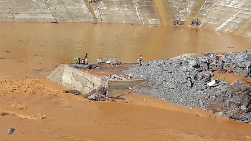 Quảng Nam: Vỡ cống dẫn dòng thủy điện Sông Bung 2, 2 công nhân mất tích, 22 người dân mất liên lạc