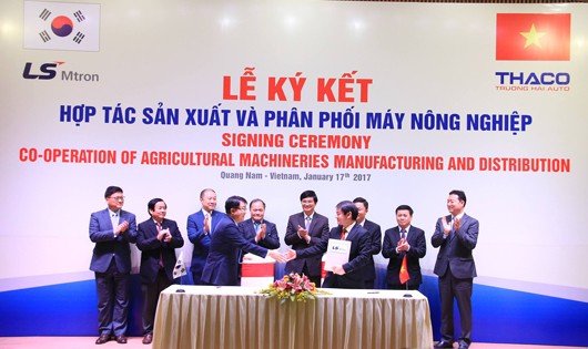 Lễ ký kết giữa Thaco với với Tập đoàn LS Mtron Hàn Quốc về sản xuất và phân phối máy nông nghiệp trong ngày 17/1