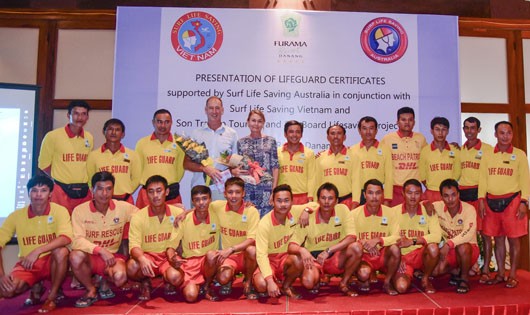 Trao chứng nhận tốt nghiệp khóa đào tạo cho 23 chuyên viên cứu hộ của Đà Nẵng và Hội An