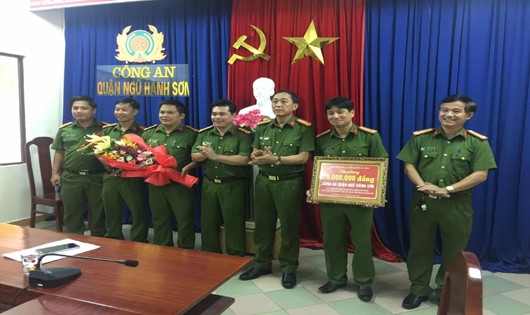 Công an thành phố Đà Nẵng thưởng nóng cho các lực lượng phá án nhanh