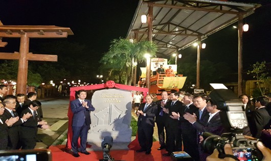 Thủ tướng Nguyễn Xuân Phúc và Thủ tướng Nhật Bản khai trương Không gian Văn hóa Việt Nam- Nhật Bản