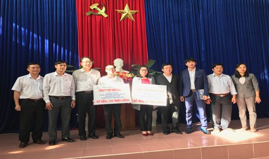 Lễ trao tiền hỗ trợ của Genco2 tại huyện Đại Lộc