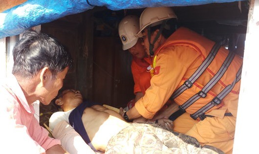 Thuyền viên Nguyễn Văn Sanh bị nạn trên biển được cấp cứu kịp thời
