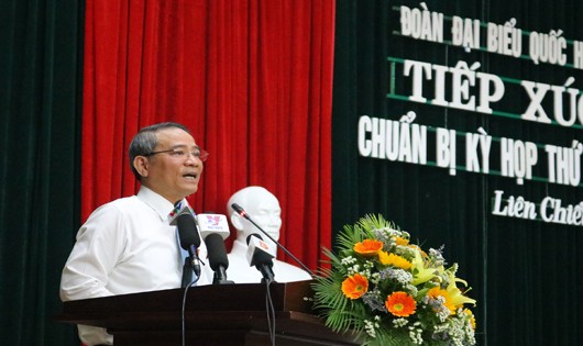 Ông Trương Quang Nghĩa tiếp xúc cử tri.