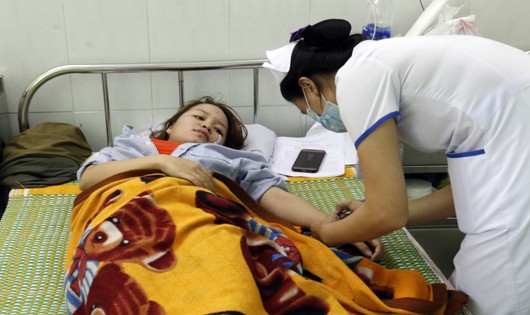 Cô giáo Nguyễn Thị Xuân Mai đang điều trị tại Bệnh viện
