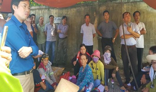 Người dân tập trung phản ứng về việc ô nhiễm ở bãi rác Khánh Sơn