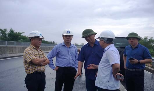 Thứ trưởng Bộ GTVT Lê Đình Thọ và Đoàn công tác kiểm tra đột xuất cao tốc Đà Nẵng- Quảng Ngãi