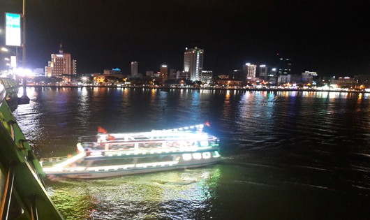 Hoạt động tàu du lịch trên sông Hàn tại Đà Nẵng