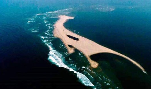 Cồn cát hơn 3km xuất hiện ngoài khơi biển Hội An
