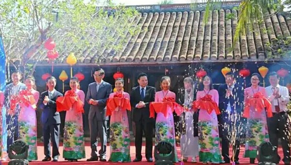 Khai mạc Festival Văn hóa tơ lụa, thổ cẩm Việt Nam và Thế giới