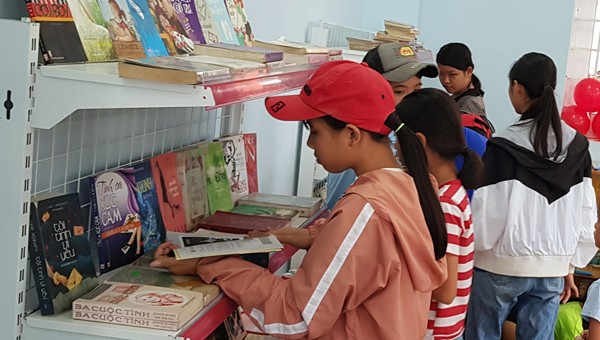 Phòng đọc sách dành cho các bé gái tại huyện Hoài Nhơn, Bình Định