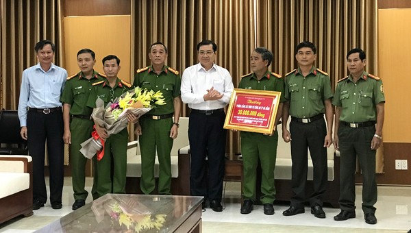 Chủ tịch UBND TP Đà Nẵng khen thưởng lực lượng phá án