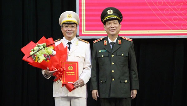 Trung tướng Nguyễn Văn Sơn trao Quyết định bổ nhiệm Đại tá Nguyễn Đức Dũng giữ chức Giám đốc Công an tỉnh Quảng Nam