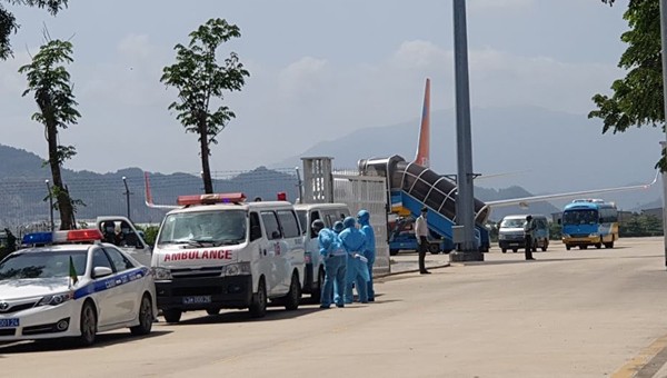 80 người bay trực tiếp từ Daegu (Hàn Quốc) về đến sân bay Đà Nẵng