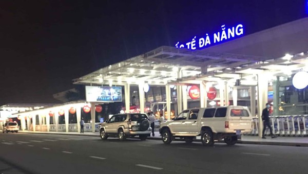 Xe của Quảng Nam đưa khách trong diện cách lý ra sân bay Đà Nẵng