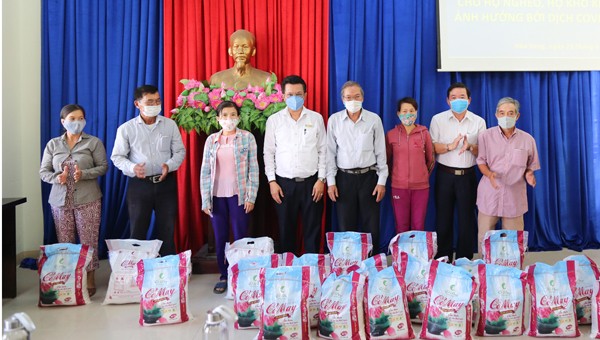 EVNCPC trao tặng gạo cho người nghèo, hoàn cảnh khó khăn tại Đà Nẵng