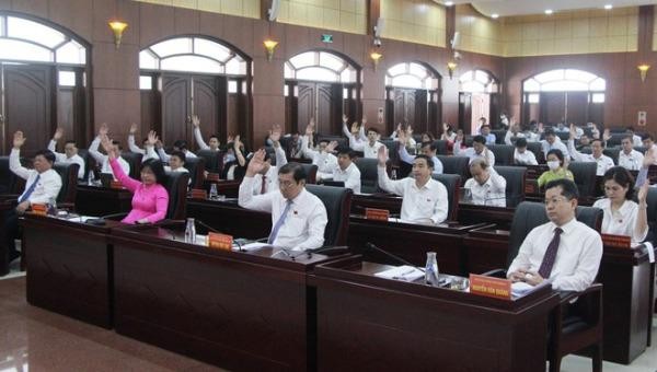 HĐND TP Đà Nẵng đã thông qua Nghị quyết hỗ trợ cho những người tự nguyện nghỉ việc, với mức cao nhất 200 triệu đồng/người.