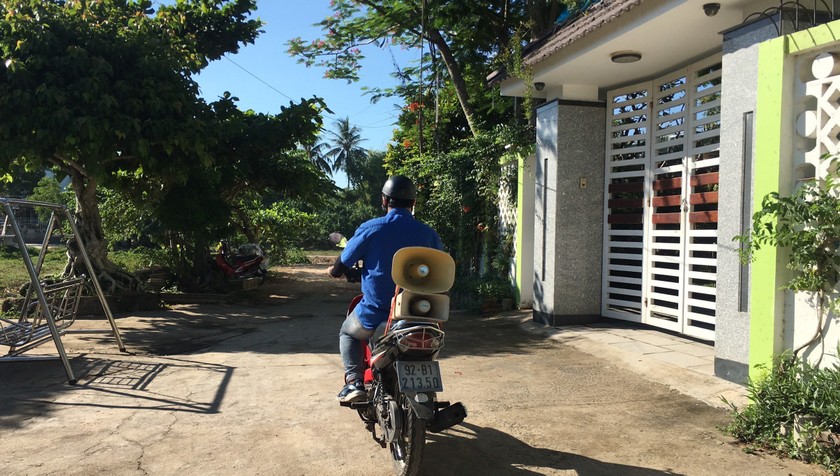 Quảng Nam: Đi xe máy vào từng ngõ, xóm tuyên truyền phòng chống dịch Covid - 19