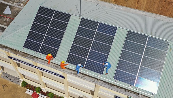 Dự án điện mặt trời mái nhà đấu nói vào lưới điện tại Quảng Nam
