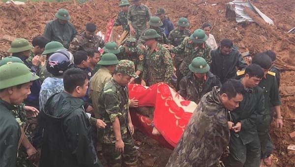 Nhiều cán bộ chiến sĩ Quân khu IV hi sinh khi đang làm nhiệm vụ cứu hộ người dân bị ảnh hưởng mưa bão lũ tại Thừa Thiên Huế.