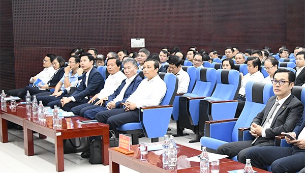 Các đại biểu tham dự Hội nghị Phổ biến, quán triệt Nghị quyết số 119/2020/QH14 của Quốc hội do UBND TP Đà Nẵng tổ chức.