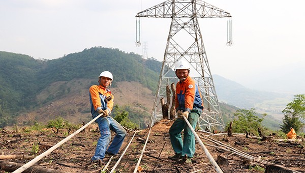 Đảm bảo cung cấp điện cho dân trong thời gian thi công đường dây 500kV Dốc Sỏi- Pleiku 2
