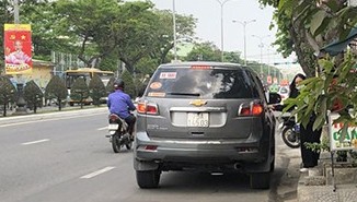 Xe trá hình Huế- Đà Nẵng chờ khách đang ngày càng nhờn luật và biến tướng