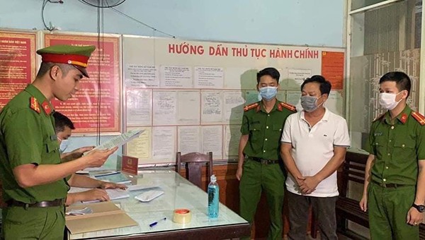 CQĐT Công an TP. Đà Nẵng đọc lệnh bắt tạm giam ông Phạm Thanh.
