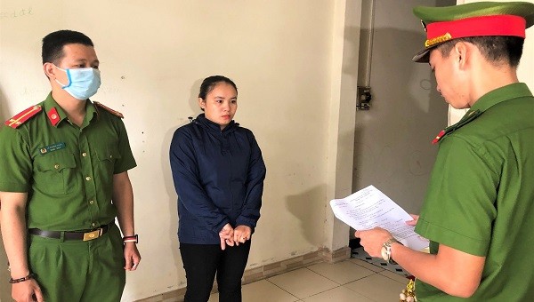 CQĐT đọc quyết định khởi tố vụ án, khỏi tố bị can Nguyễn Thị Thịnh