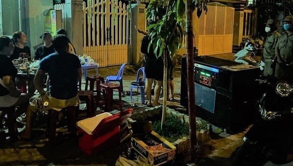 Mở nhạc, hát karaoke gây ồn ào ở Đà Nẵng có thể bị phạt tiền đến 1 triệu đồng.