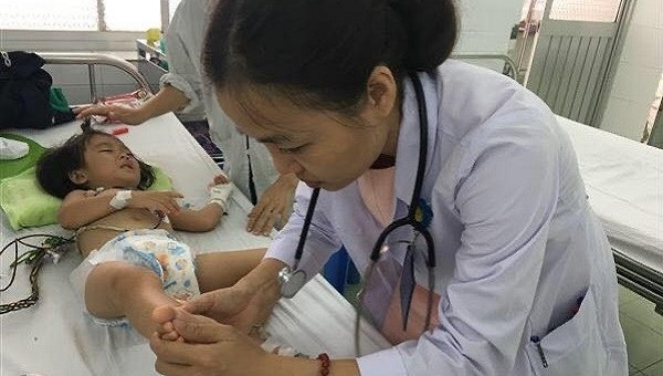 Bệnh tay chân miệng bùng phát tại Quảng Nam, Quảng Ngãi.