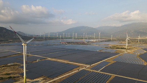 Nhà máy điện gió lớn nhất Việt Nam tại xã Lội Hải và Bắc Phong (huyện Thuận Bắc, tỉnh Ninh Thuận).
