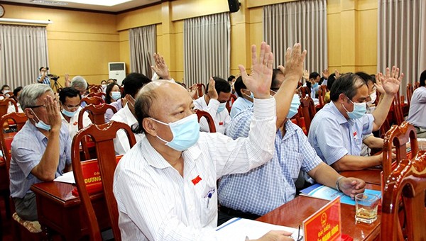 Nhiều đại biểu tham dự 2 cuộc họp của UBND tỉnh Quảng Ngãi thành F2.