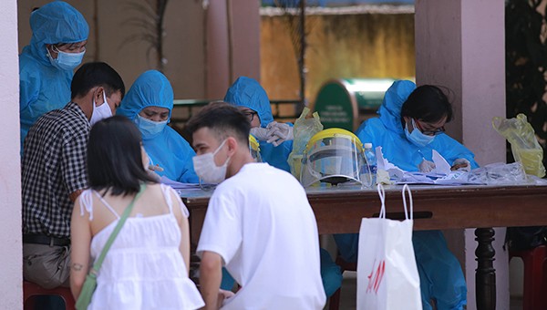 Hơn 500 nhân viên làm việc tại các vũ trường, cơ sở massage, spa...tại Đà Nẵng được xét nghiệm.