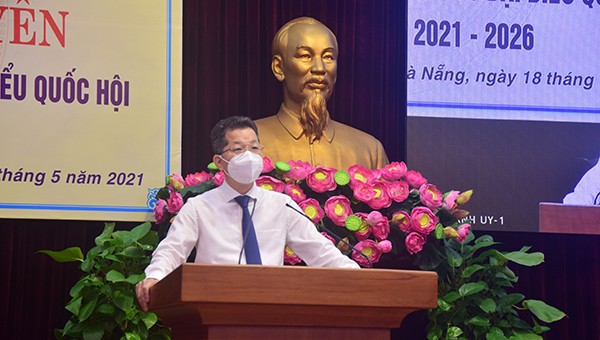 Bí thư Thành ủy Đà Nẵng Nguyễn Văn Quảng tiếp xúc cử tri vận động bầu cử ngày 18/5.