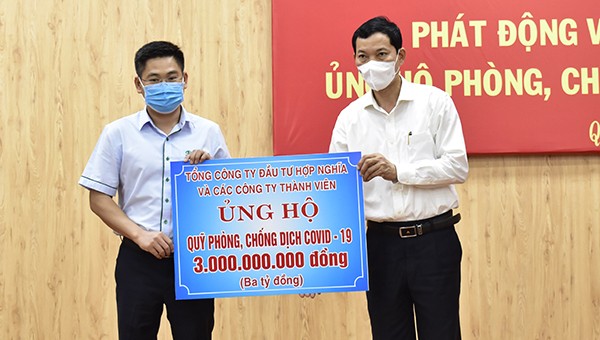 Tổng công ty đầu tư Hợp Nghĩa và công ty thành viên ủng hộ quỹ phòng chống dịch COVID-19 tỉnh Quảng Ngãi.