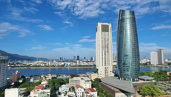 Quy mô kinh tế Đà Nẵng đang dẫn đầu miền Trung nhưng vẫn khá mong manh trong năm 2021