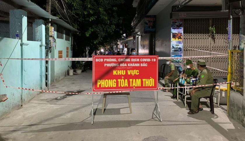 Một khu vực bị phong tỏa do liên quan ca mắc COVID-19 ở Đà Nẵng.