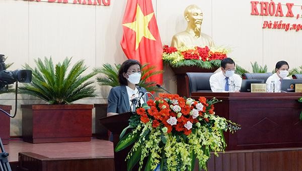 Gám đốc Sở Y tế Đà Nẵng phát biểu và trả lời chất vấn của cư tri tại kỳ họp thứ 2 HĐND Khóa X
