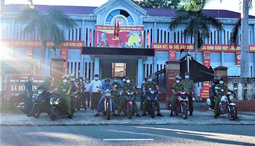 Sáng nay (16/8), 200 tổ tuần tra lưu động của Công an TP Đà Nẵng đã đồng loạt ra quân giám sát việc chấp hành "ai ở đâu ở đó" của người dân.