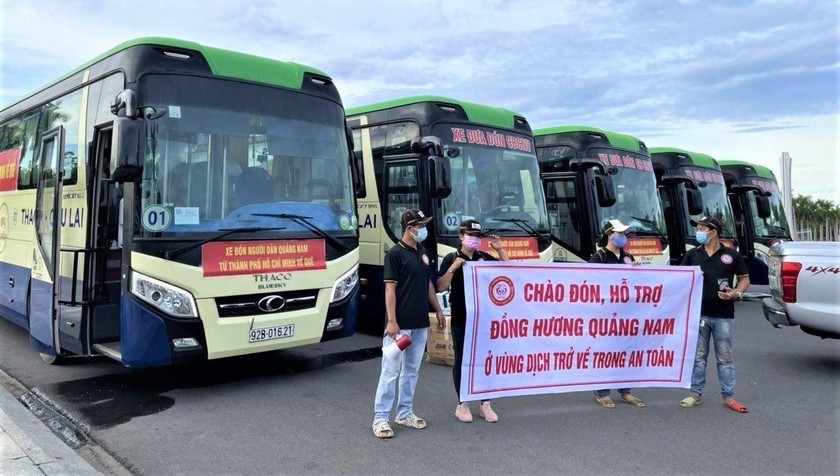Đoàn xe đón công dân từ vùng dịch TP.HCM trở về quê Quảng Nam.
