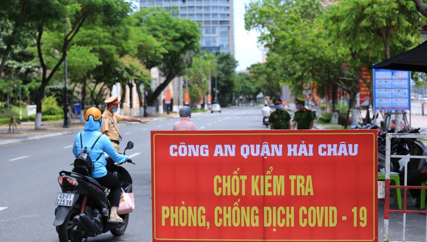 Chốt kiểm soát dịch Covid-19 ở Đà Nẵng.