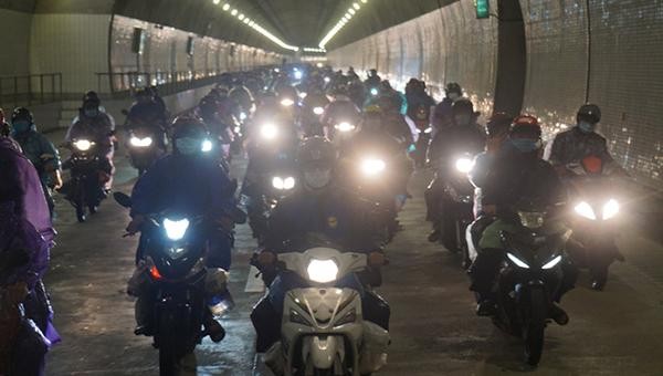 Quyết định chưa từng có giúp cả ngàn người an toàn đi trong đêm mưa Đà Nẵng