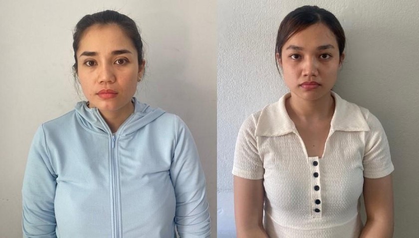Nguyễn Thị Thu Thảo (áo xanh) và Nguyễn Thị Mỹ Linh bị bắt giữ.